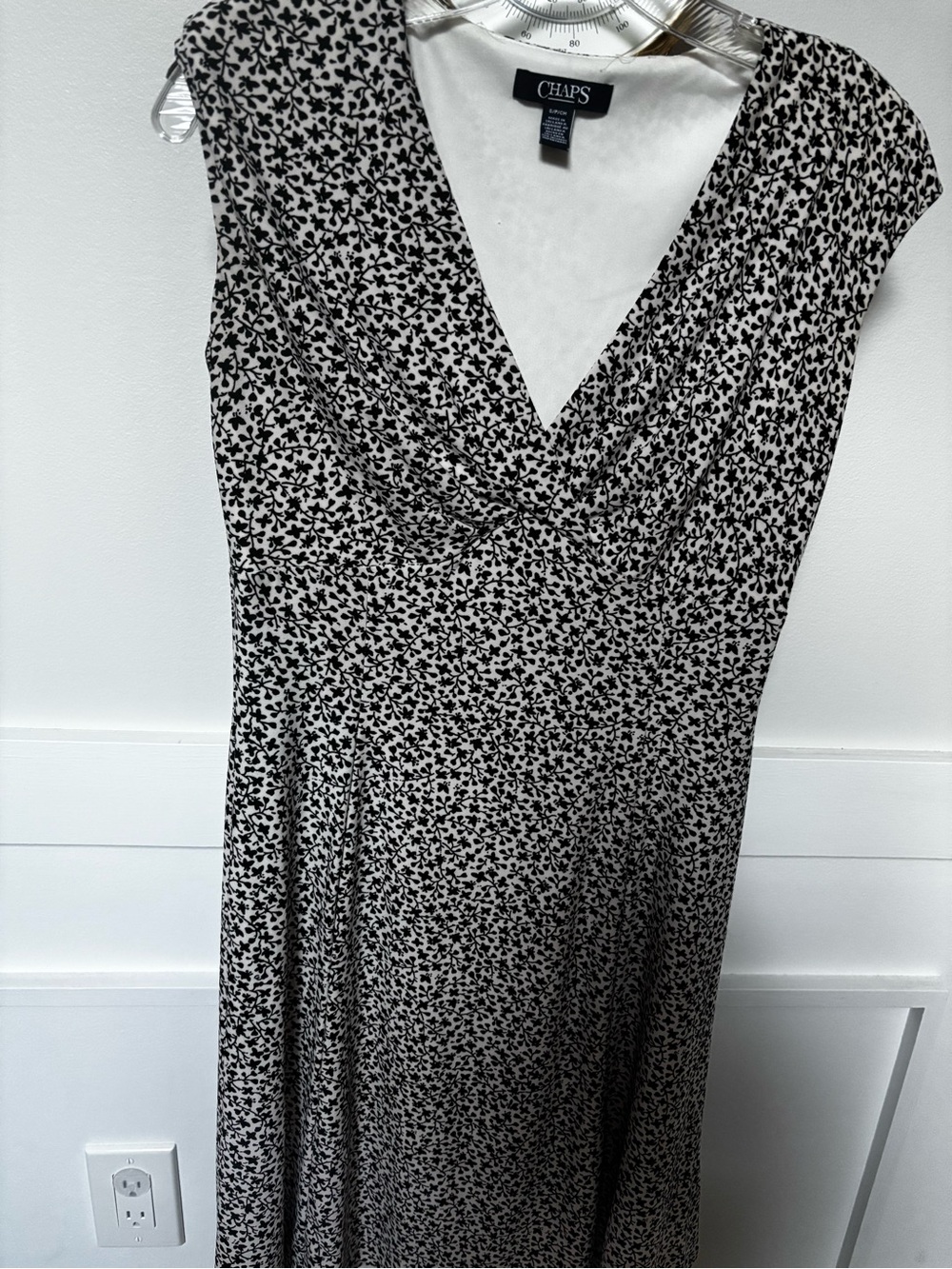 Chaps black-and-white floral v-neck midi dress with a sleeveless, fitted bodice.